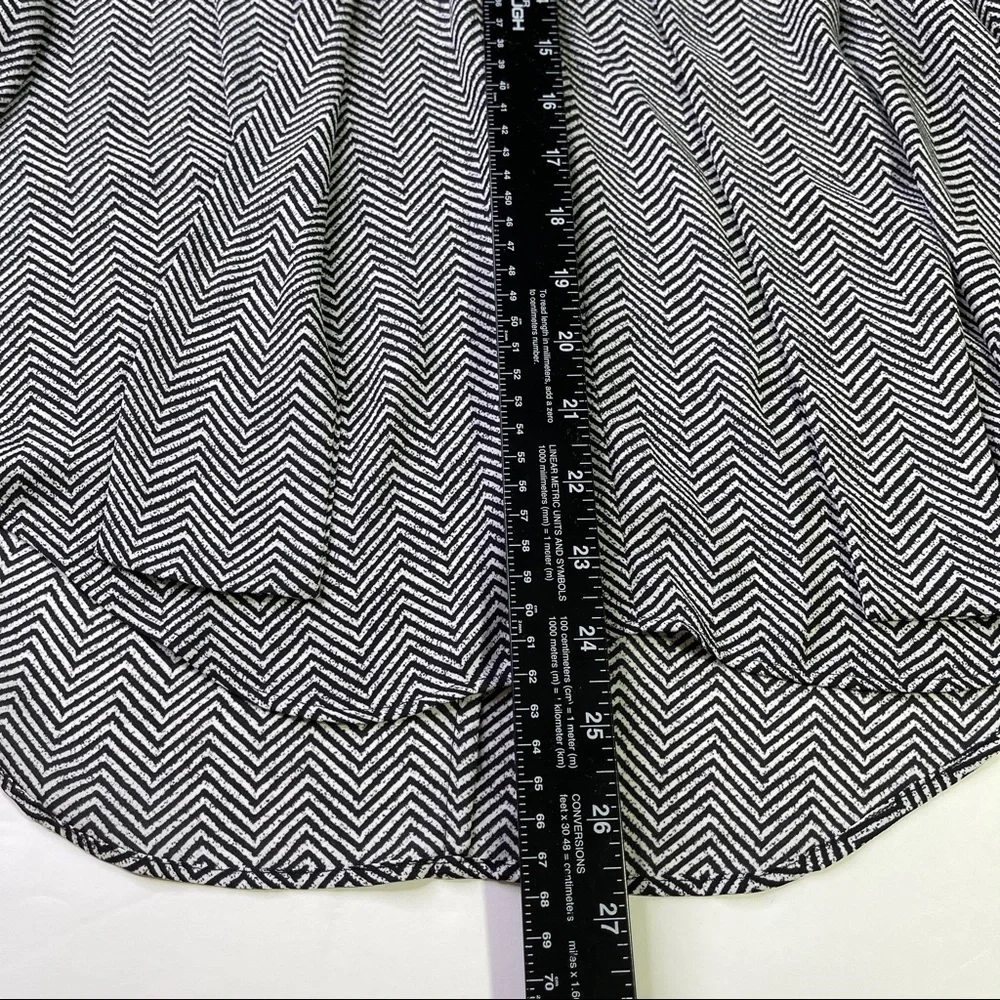 Ann Taylor Black White Zig Zag Bow Neck Top Size XSP - Picture 8 of 8